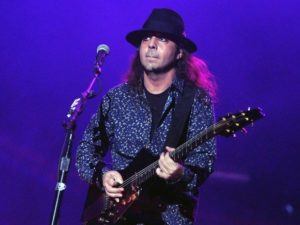 Daron Malakian Guitarrista e cabeça da banda