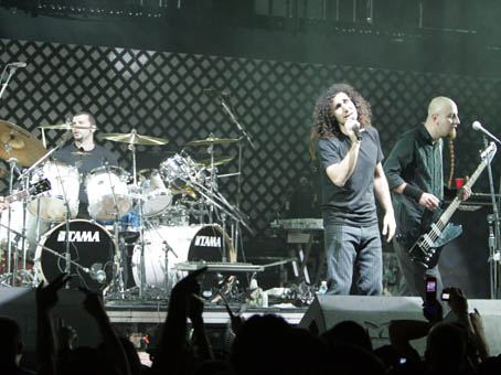 System of a Down ao vivo na turnê de álbum BYOB