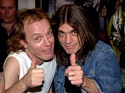 angus-young-malcolm-young-ac-dc-rock-na-veia