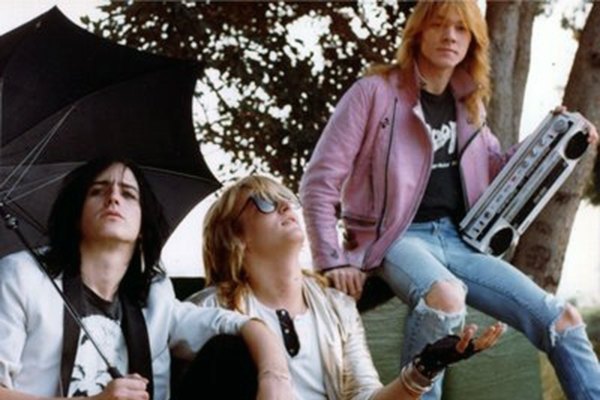 [03/01/84] The Orphanage - North Hollywood, California, USA. Axl-rose-izzy-stradlin-e-chris-weber-em-1984-hollywood-rose-rock-na-veia